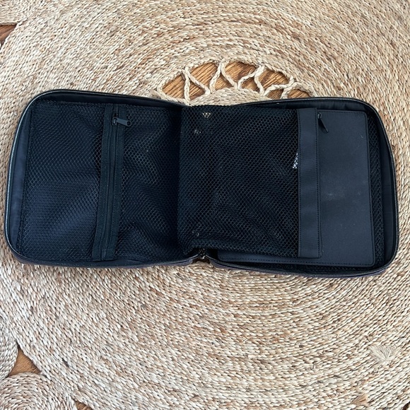 Sephora metallic makeup bag - Picture 2 of 5